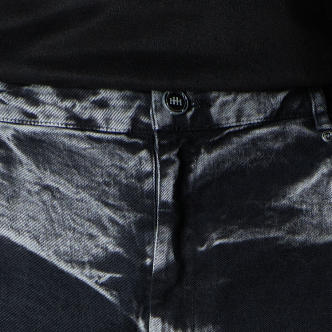 BLACK VOID WASH DENIM