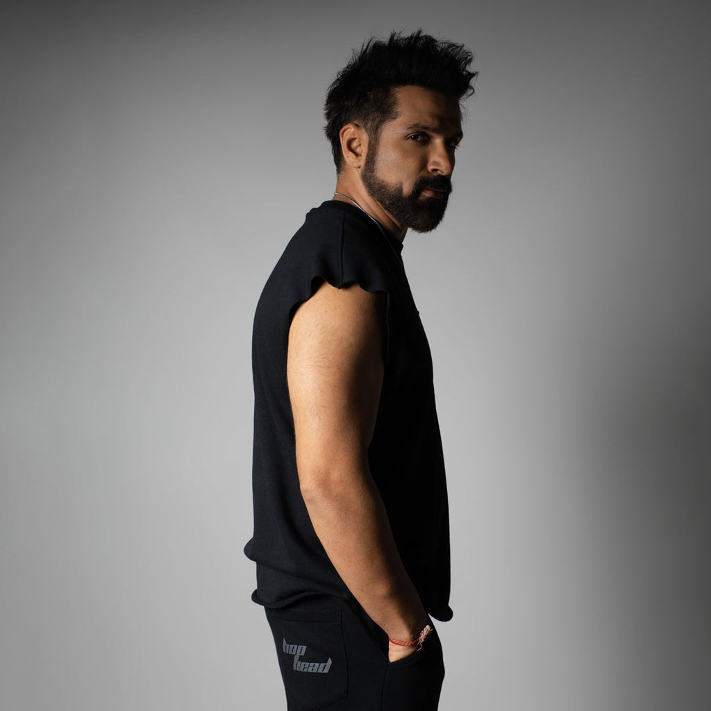 BLACK SLEEVELESS RAW EDGE TSHIRT