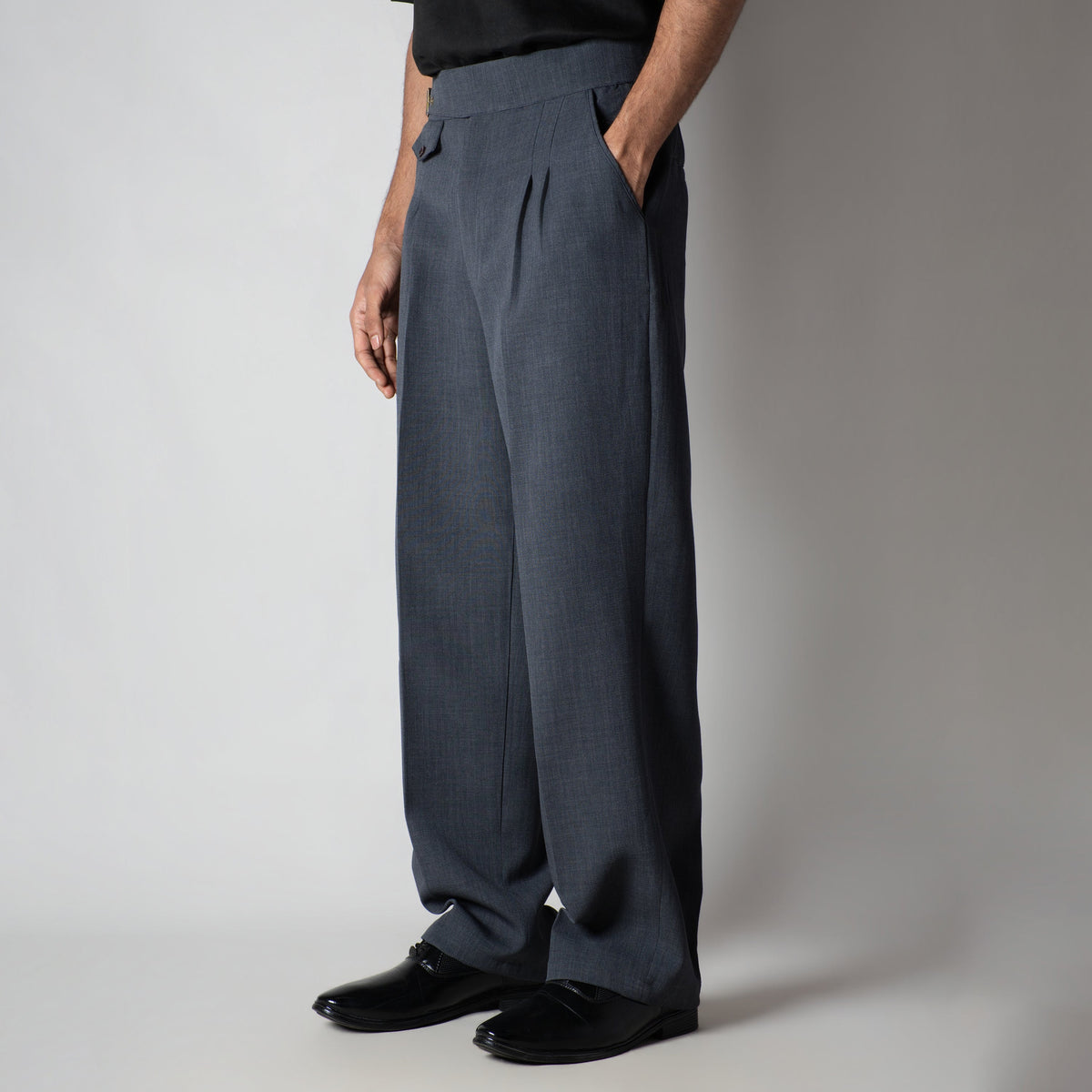 DARK GREY VINTAGE BUCKLE PLEATED TROUSER