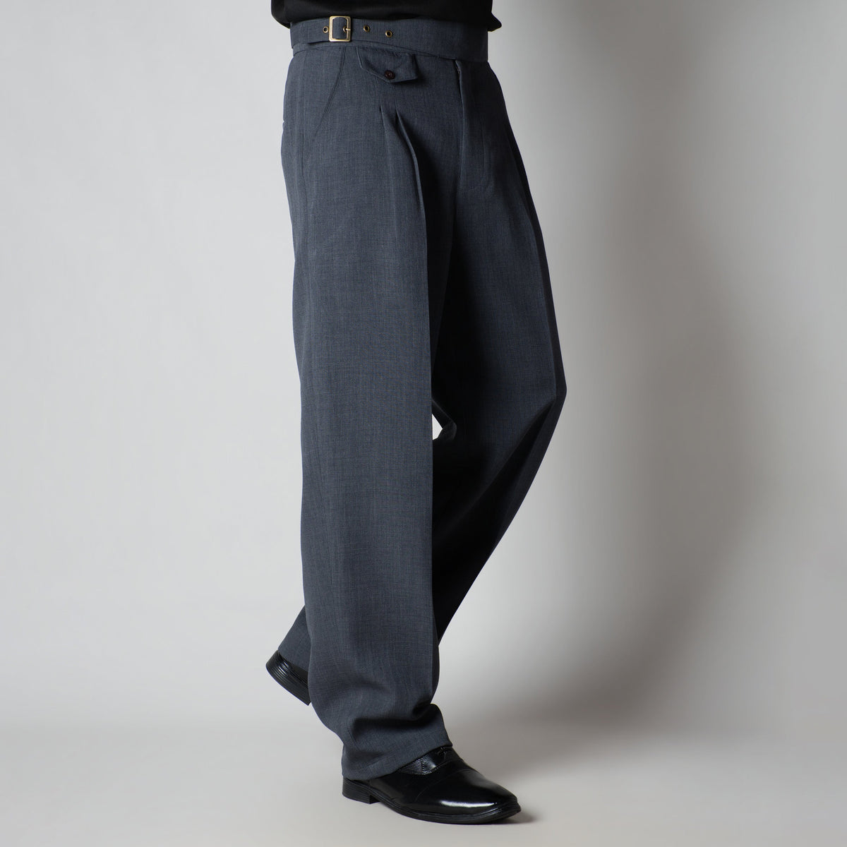 DARK GREY VINTAGE BUCKLE PLEATED TROUSER