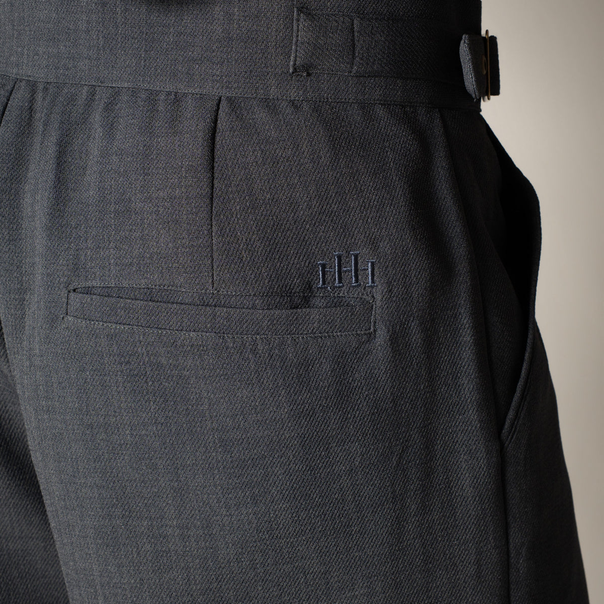 DARK GREY VINTAGE BUCKLE PLEATED TROUSER