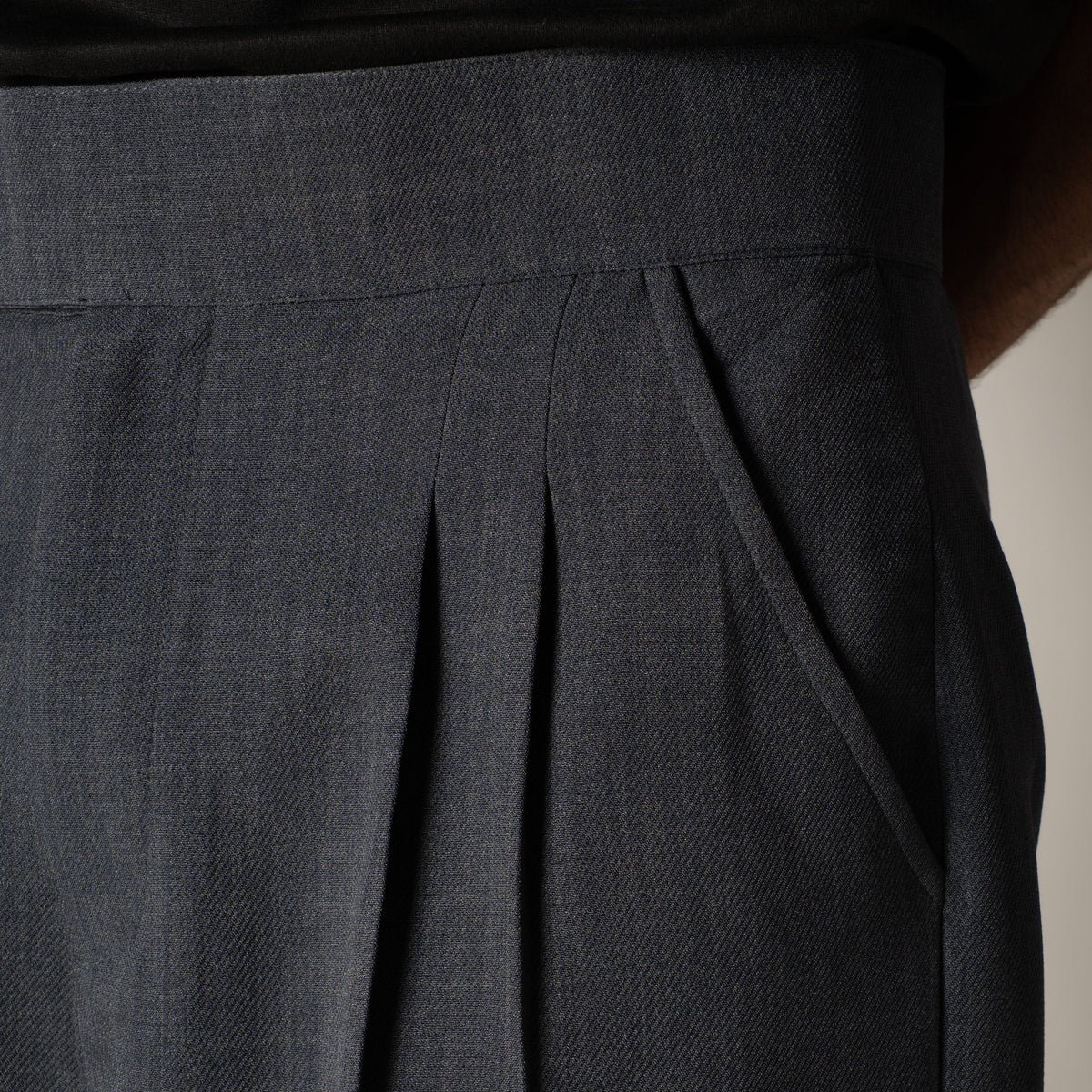 DARK GREY SINGLE BUTTON TROUSER