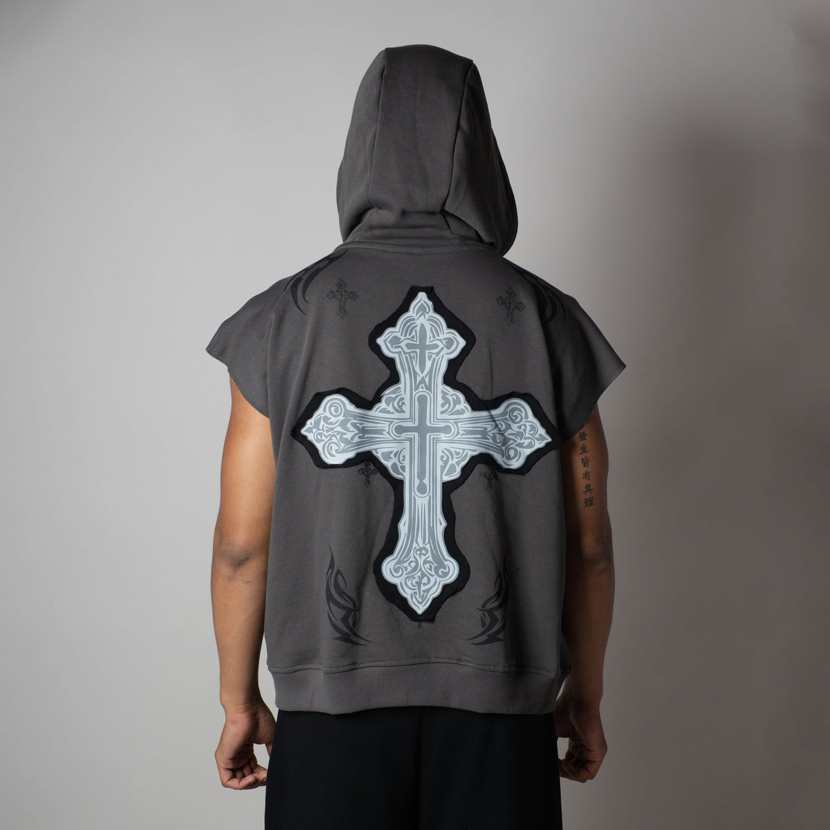 VOID CROSS SLEEVELESS HOODED VEST