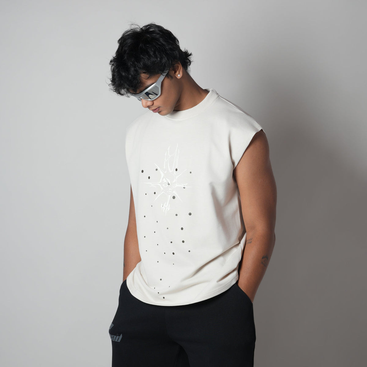 MORNING STAR IVORY SLEEVELESS GRAPHIC T-SHIRT