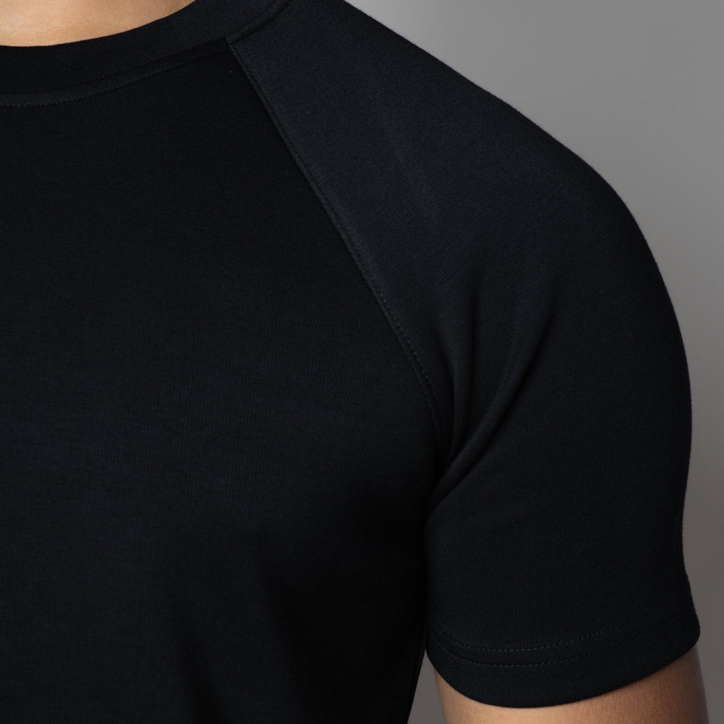 BLACK SIGNATURE RAGLAN T-SHIRT