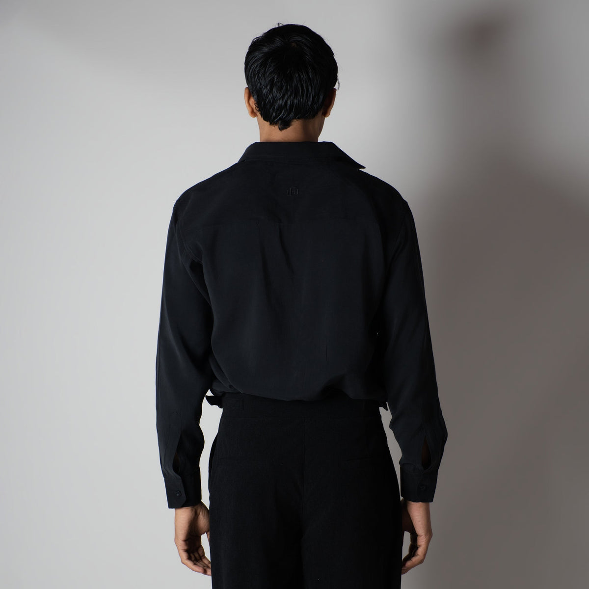BLACK ESSENTIAL SUEDE LUXE SHIRT