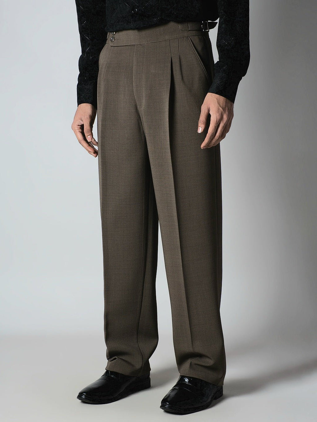 BROWN DOUBLE PLEAT STRAIGHT FIT TROUSER