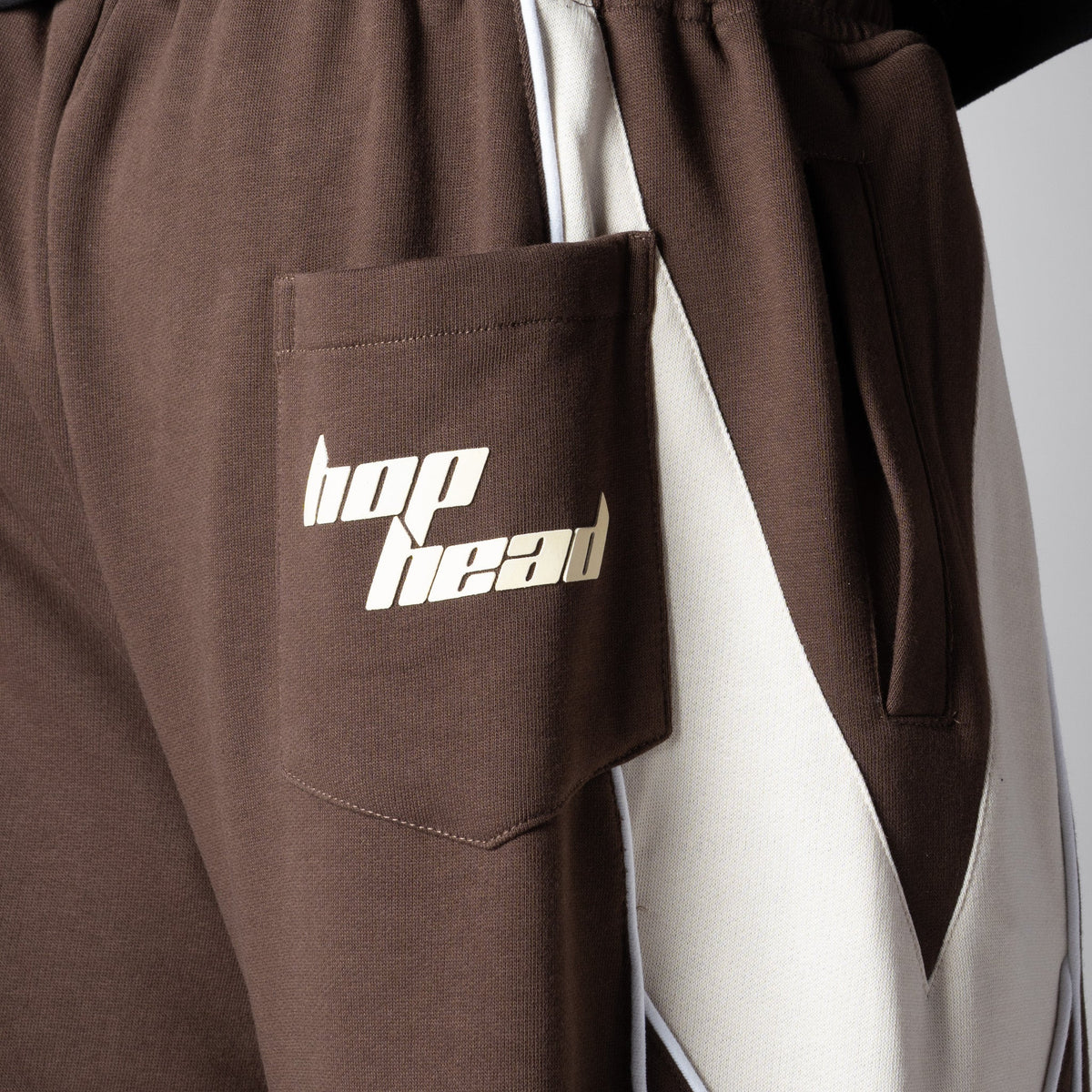 BROWN DOWNWARD ARROW SWEATPANT