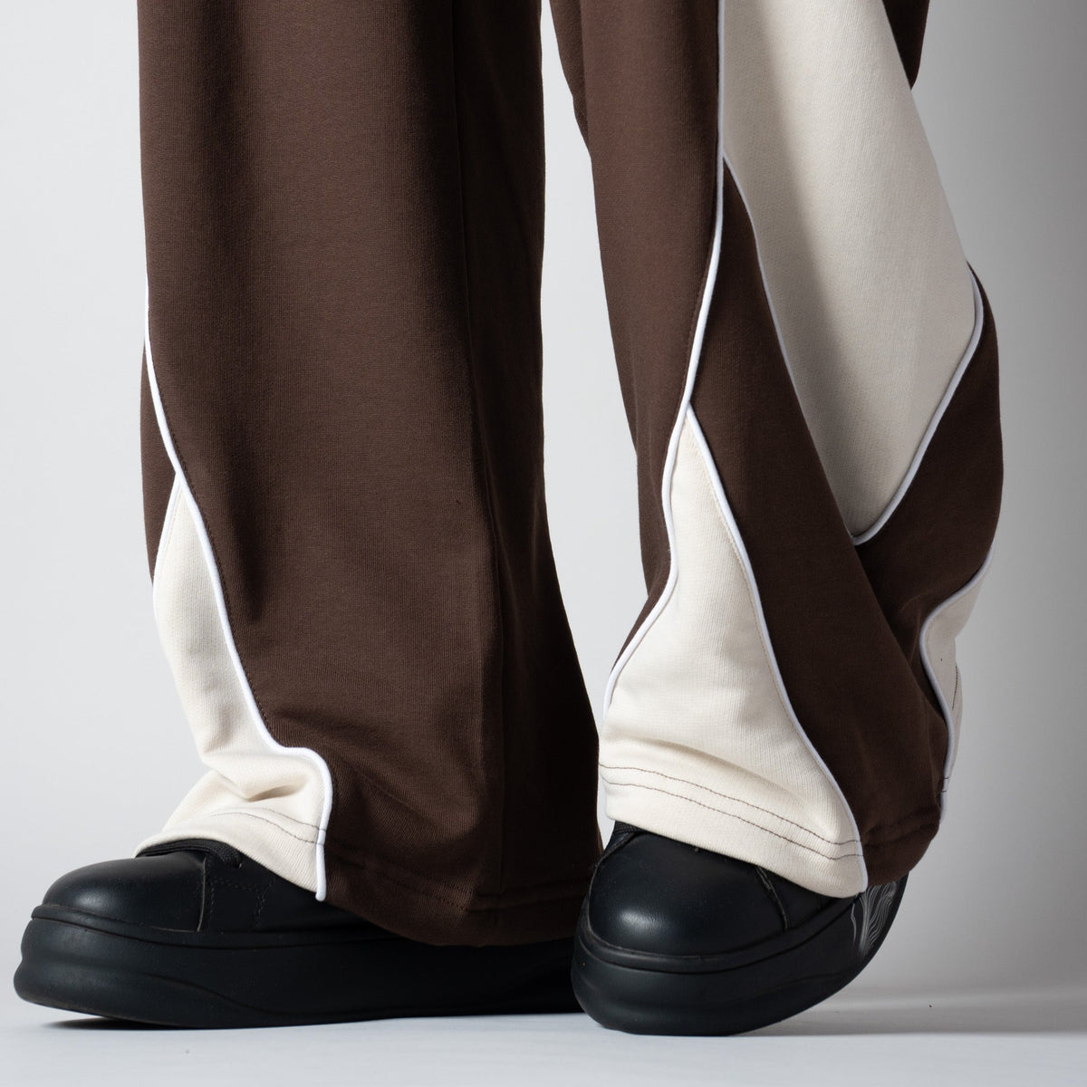 BROWN DOWNWARD ARROW SWEATPANT