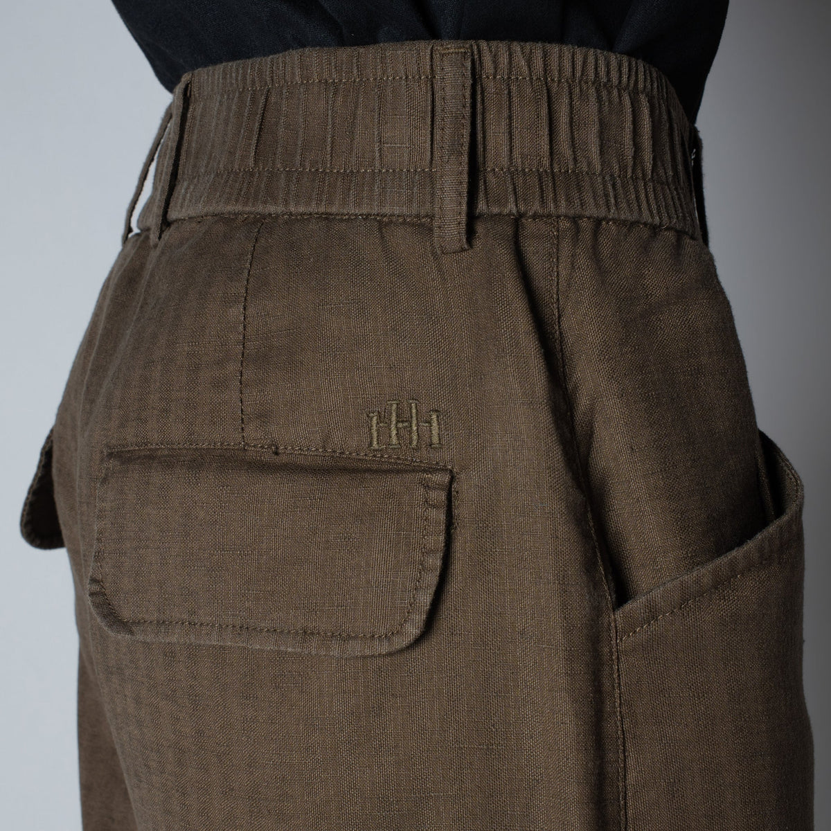 BROWN SOFTMOVE VERTICAL LINE SIGNATURE PANTS