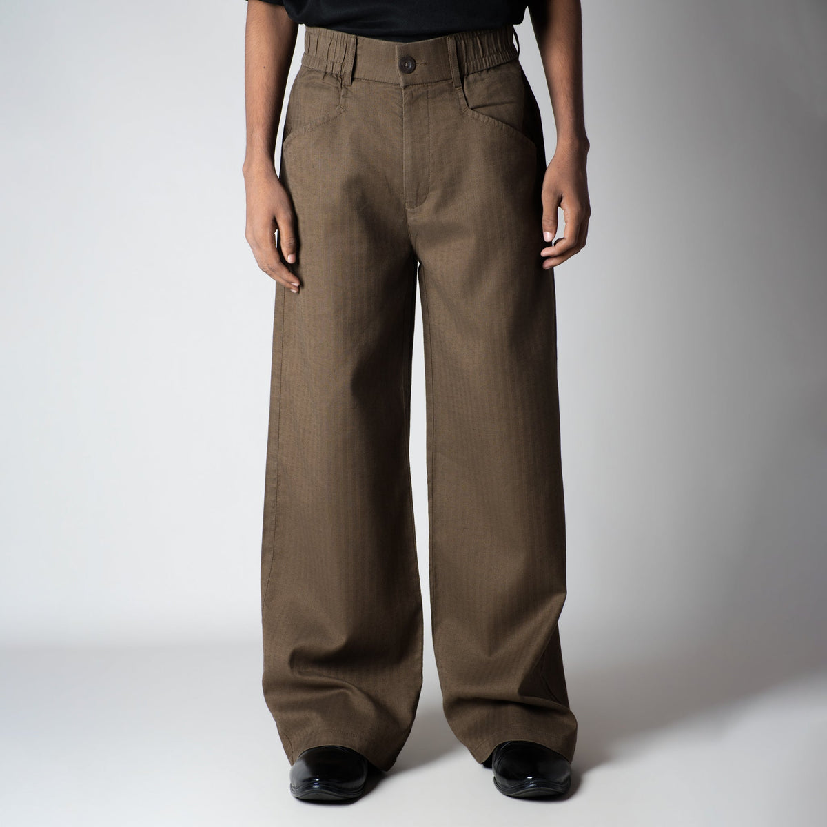 BROWN SOFTMOVE VERTICAL LINE SIGNATURE PANTS
