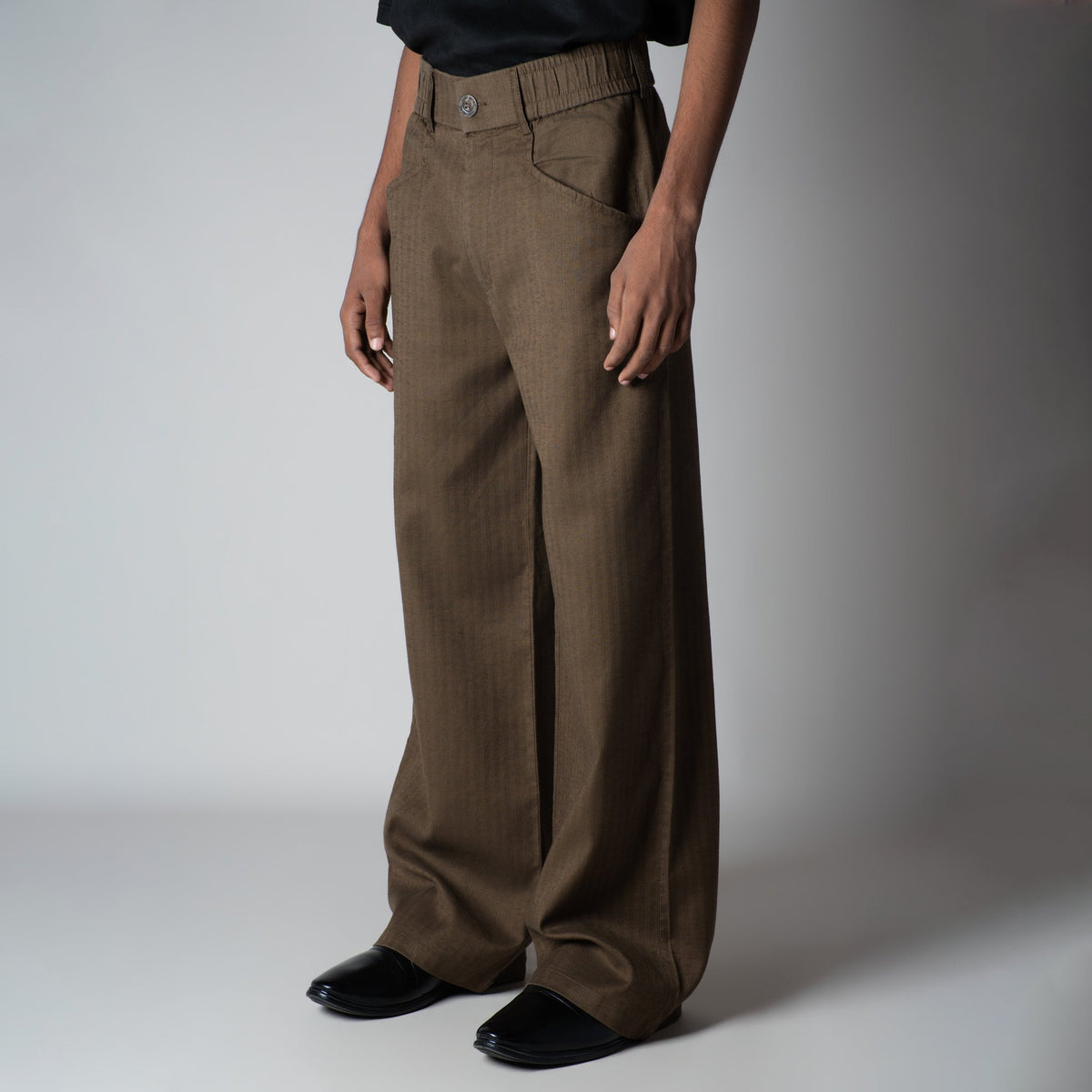 BROWN SOFTMOVE VERTICAL LINE SIGNATURE PANTS