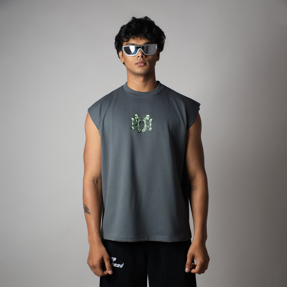 CHARCOAL BONE GRAPHIC SLEEVELESS T-SHIRT