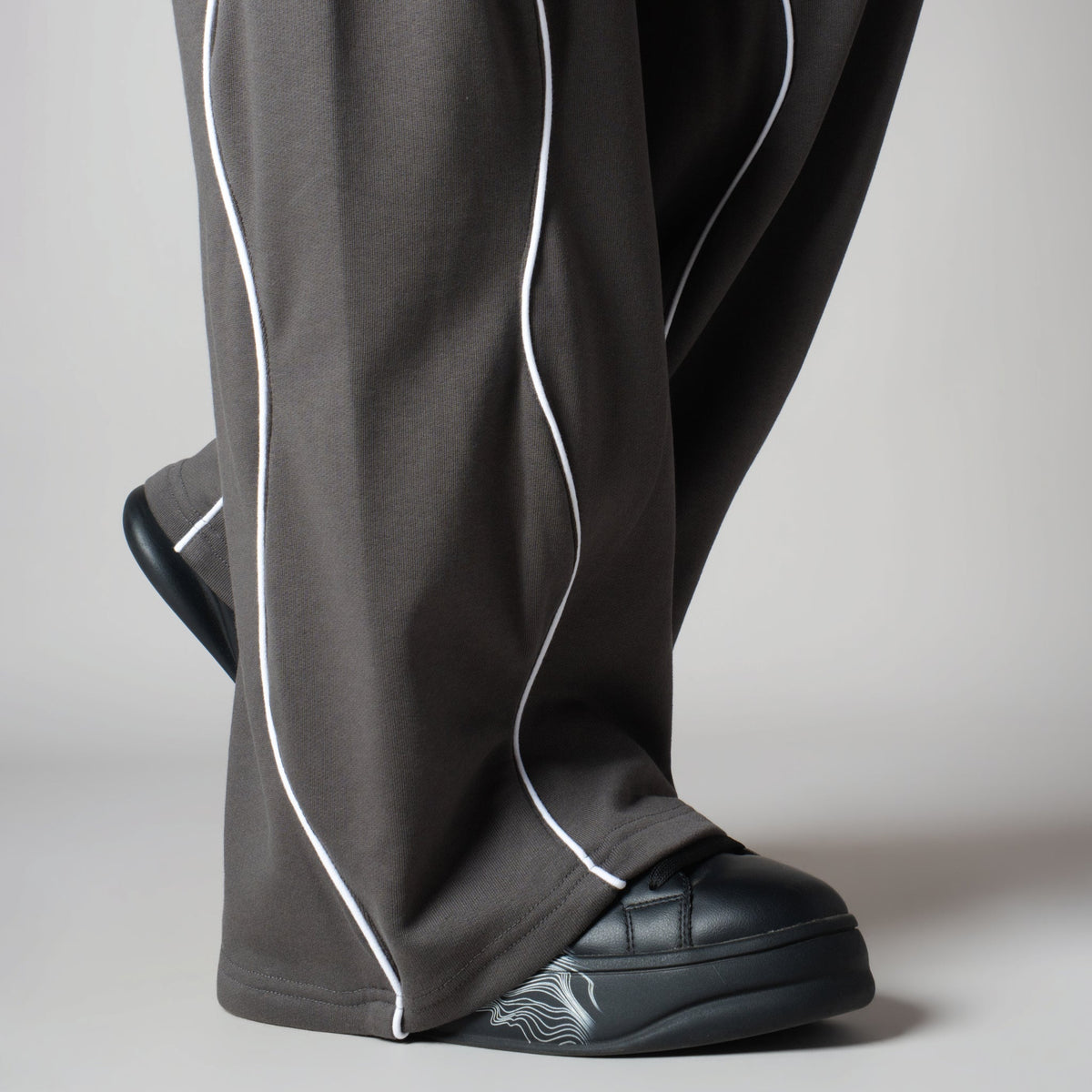 CHARCOAL WAVY EDGE SWEATPANT