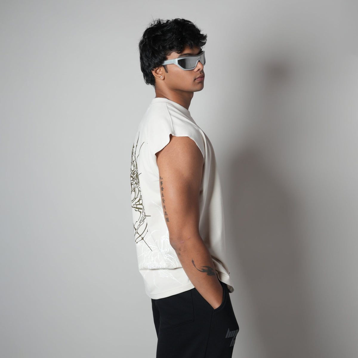 MORNING STAR IVORY SLEEVELESS GRAPHIC T-SHIRT