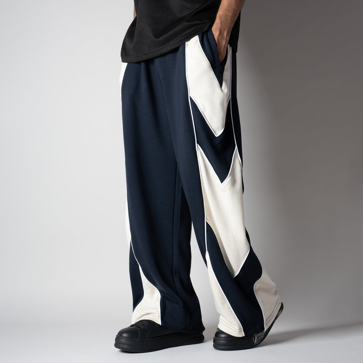 NAVY DOWNWARD ARROW SWEATPANT