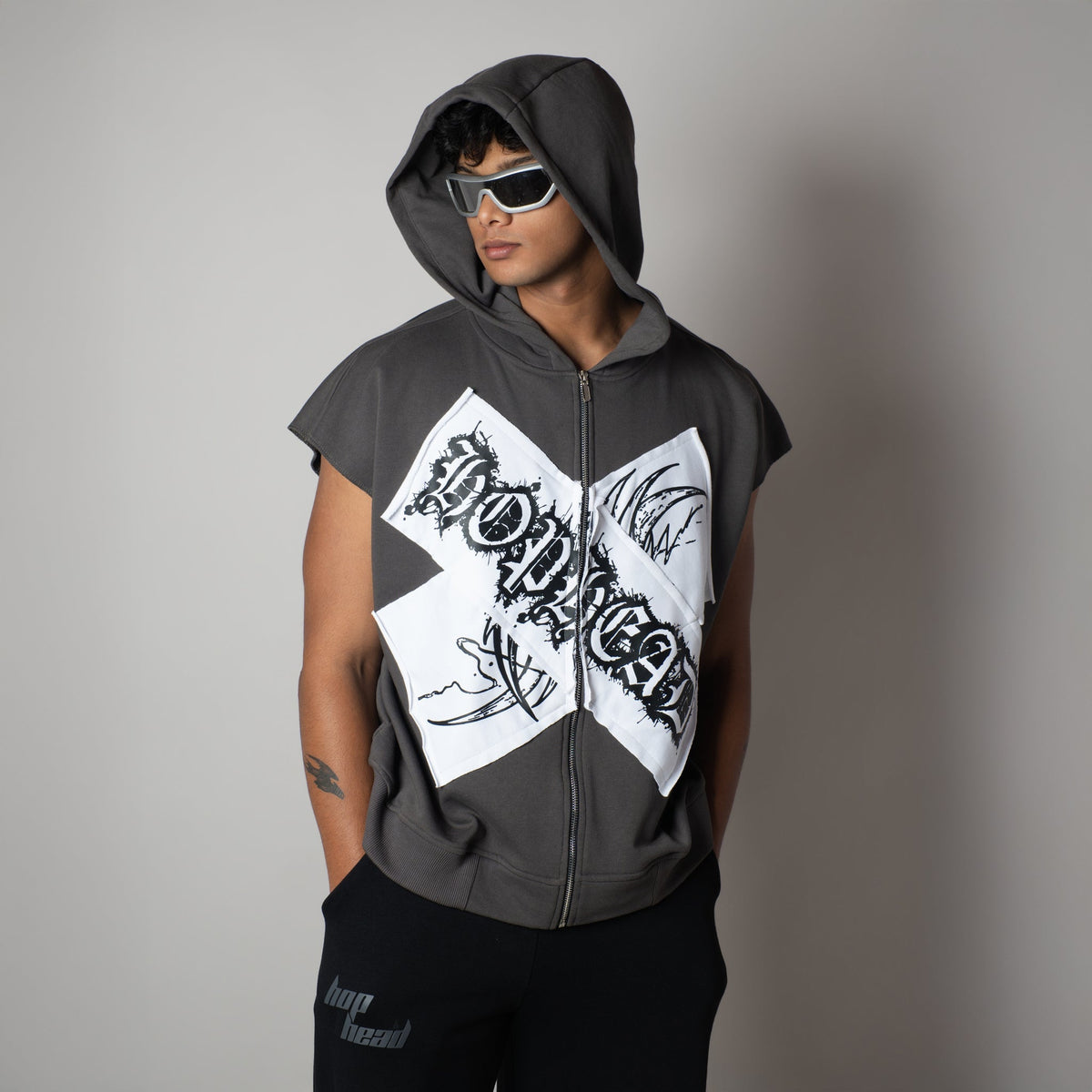 VOID CROSS SLEEVELESS HOODED VEST
