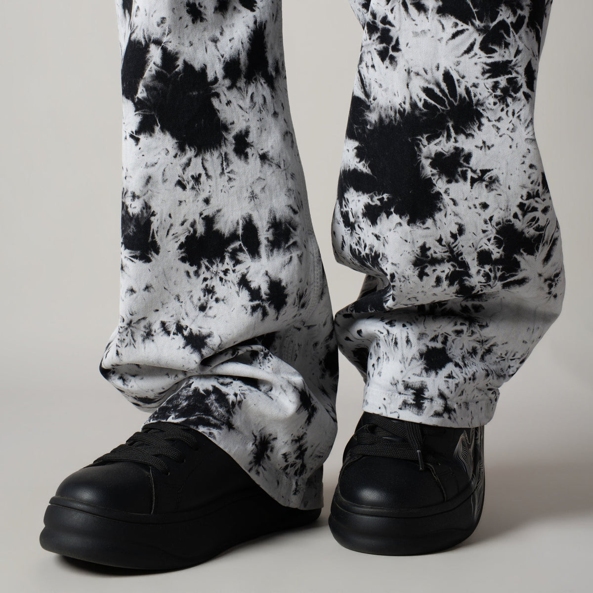 WHITE BLIZZARD WASH DENIM