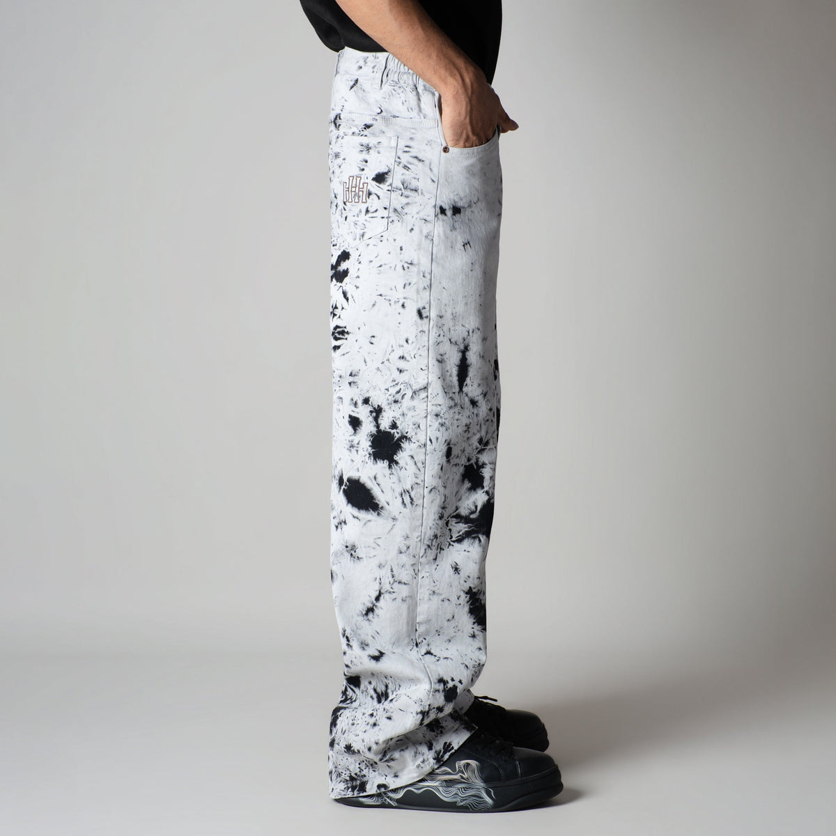 WHITE BLIZZARD WASH DENIM